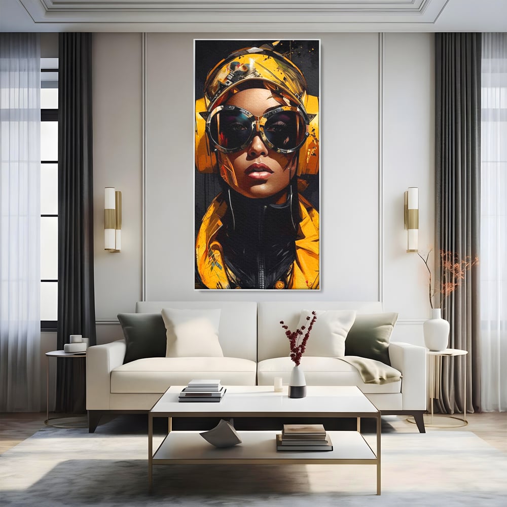 Tablou canvas cu portret digital cu femeie cyber galbena, in rama de aluminiu argintiu, pe perete intr-un living